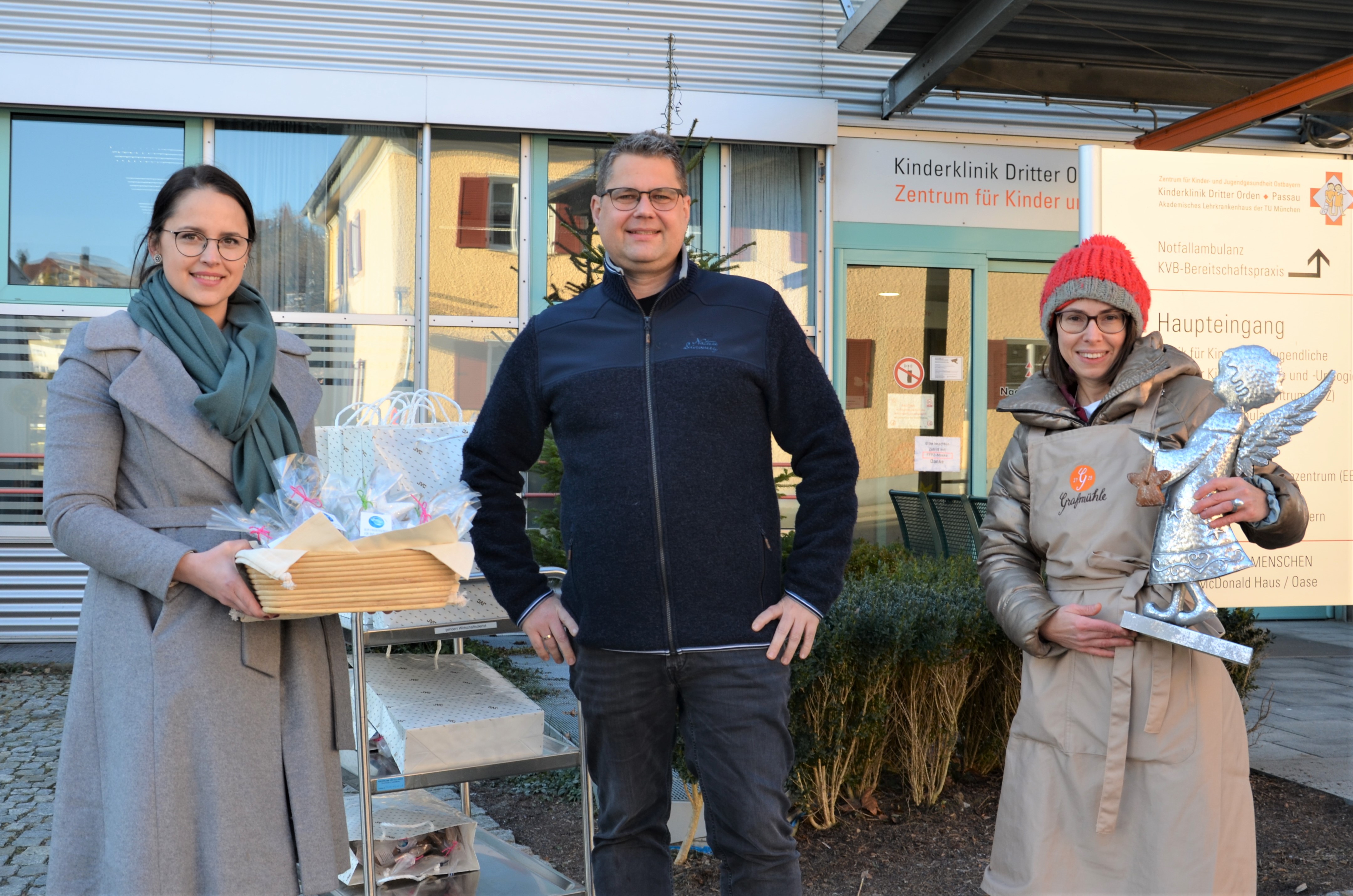 2021 12 24 Lebkuchen Spende für Kinder und das Klinik Team