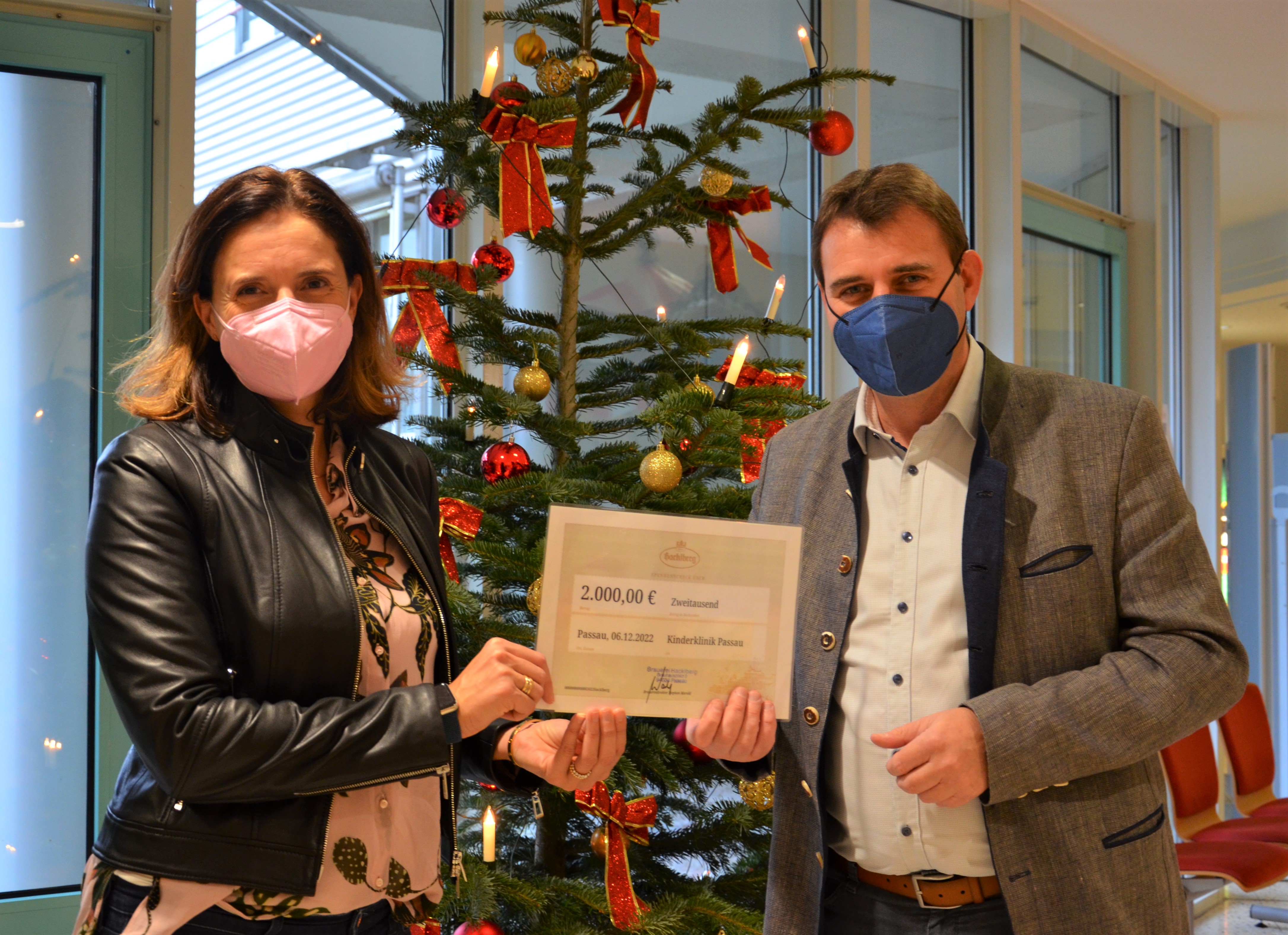 2022 12 09 Brauerei Hacklberg Wir bleiben der Kinderklinik auch in herausfordernden Zeiten treu