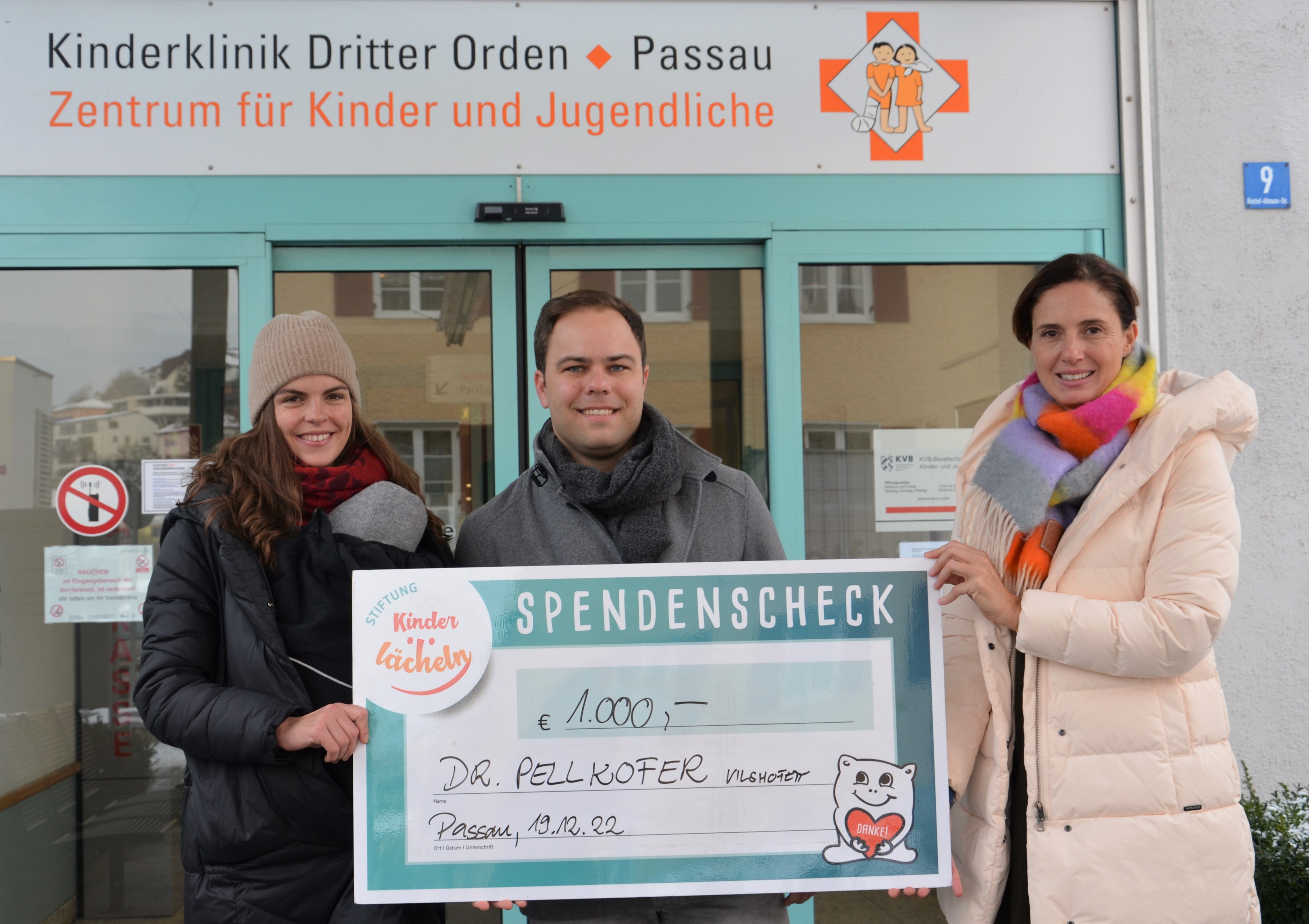 2022 12 22 Zahnarzt Pellkofer Zahngold bringt 1000 Euro